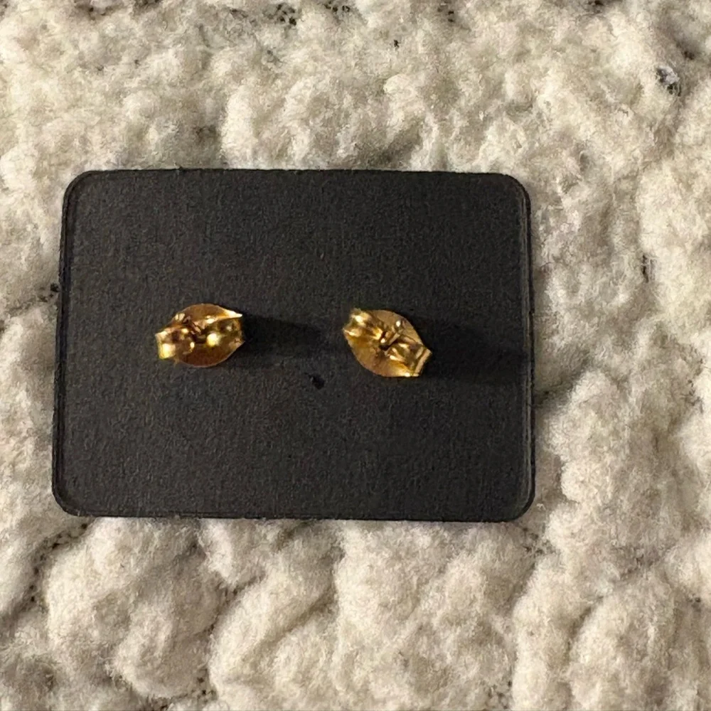 Earrings Studs- C Stainless Steel Initial C Letter Stud Gold Tone Earrings nwt - Picture 7 of 8